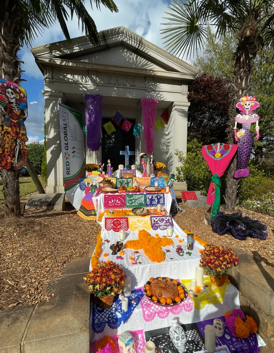 Día de los Muertos: What an Ofrenda Says